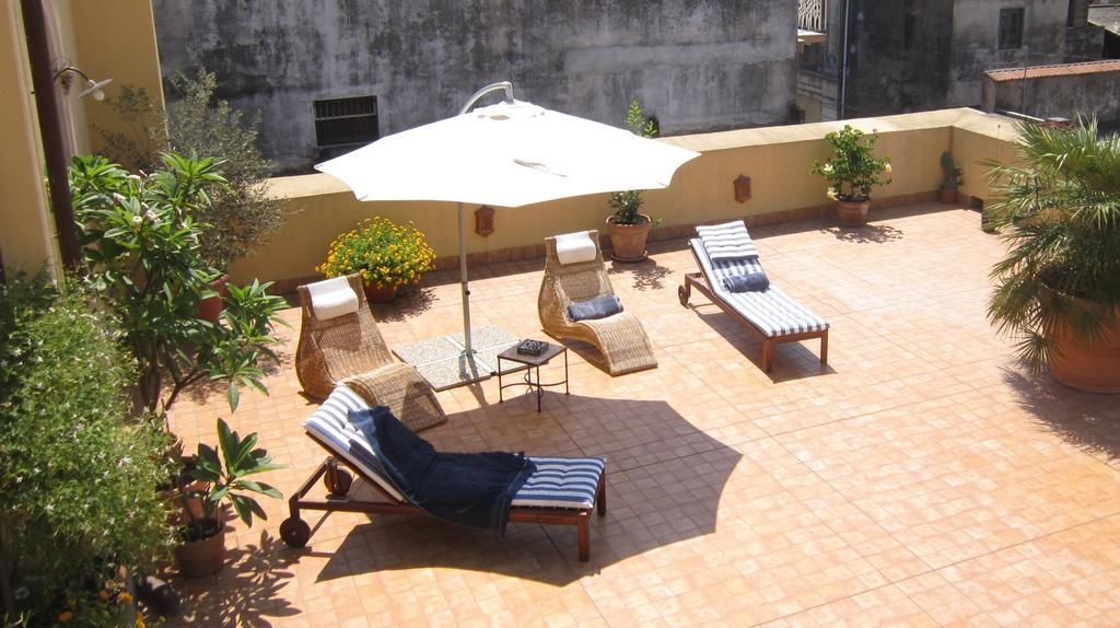 B&B Di Charme Camelie Palazzo Nicotra Riposto Exterior photo