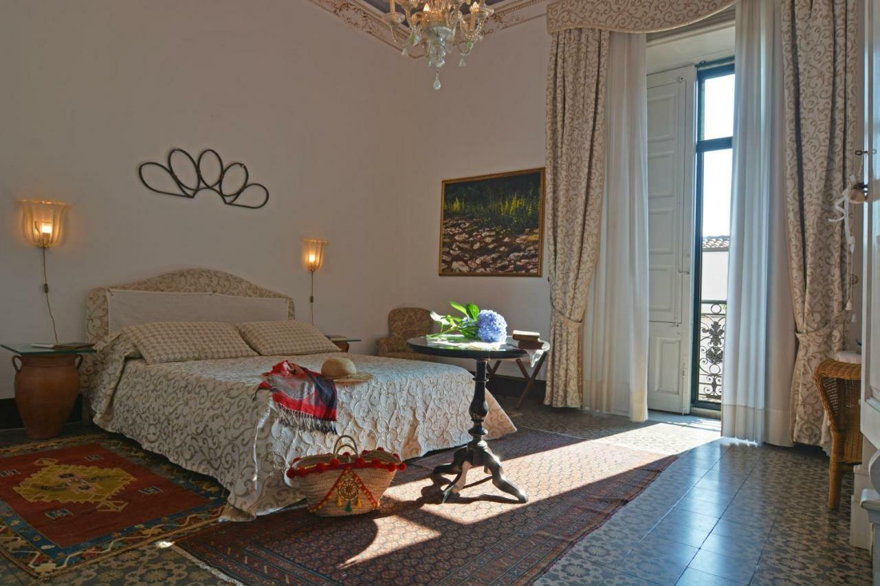 B&B Di Charme Camelie Palazzo Nicotra Riposto Exterior photo