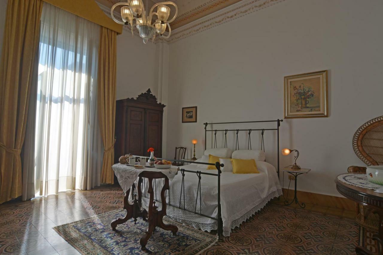 B&B Di Charme Camelie Palazzo Nicotra Riposto Exterior photo