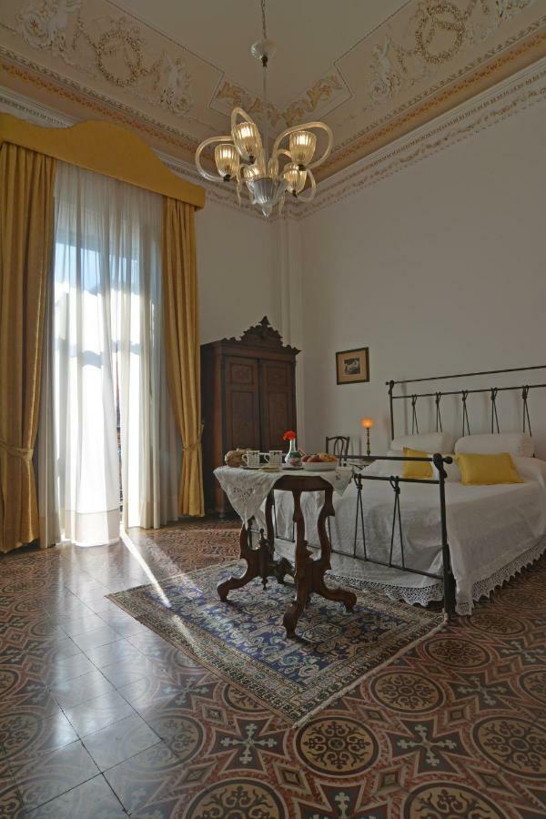 B&B Di Charme Camelie Palazzo Nicotra Riposto Exterior photo